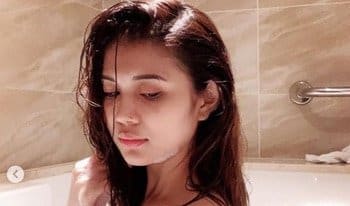 Renakrak sa shower
